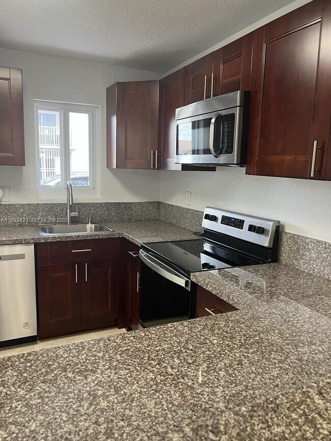 Building Photo - 2670 W 76th St