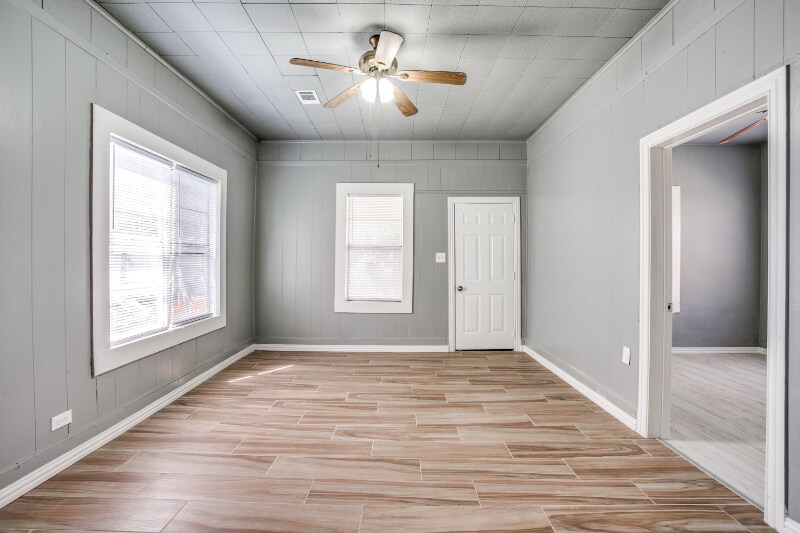 Building Photo - 415 5th St