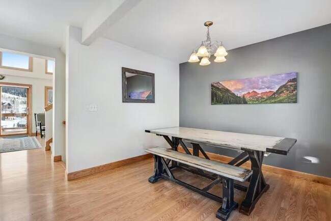 Building Photo - 366 Indian Trail