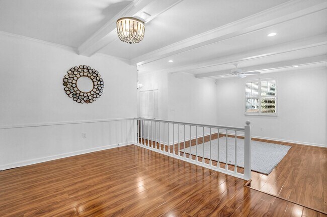 Building Photo - Prime Greenville Location! 3BR Ground Floor Condo in Gated Community
