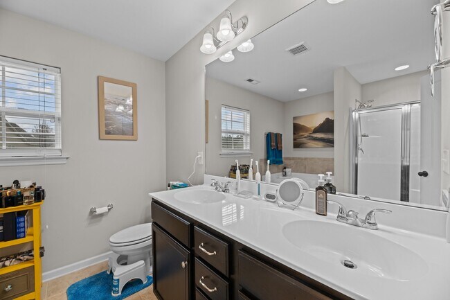 Building Photo - 211 Lynden Ln