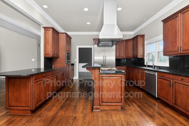 Building Photo - 16205 Riverpointe Dr