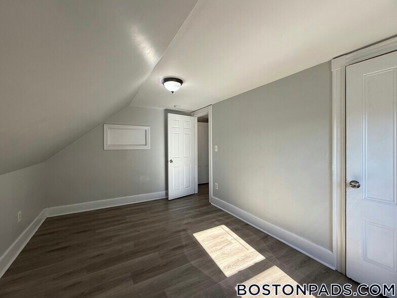 Building Photo - 6 Swetts Ct