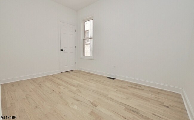 Building Photo - 43 Bragaw Ave