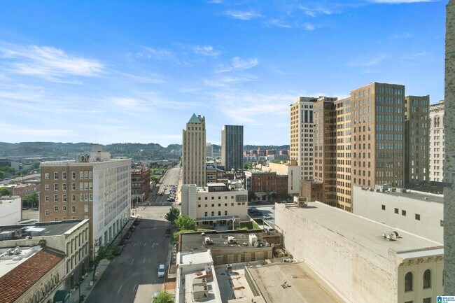 Building Photo - 2024 2nd Ave N