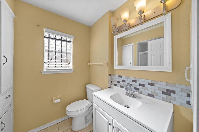 Building Photo - 9746 Seeker St