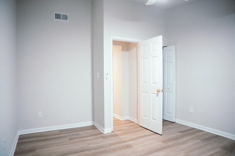 Building Photo - 916 W Lombard St