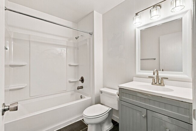 Building Photo - 1008 Cloverton Dr