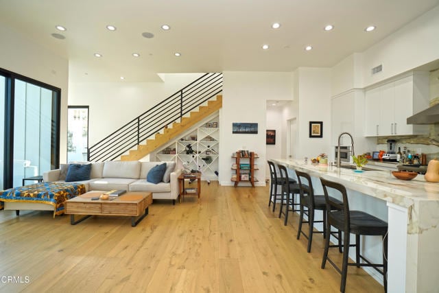 Building Photo - 6565 Pickwick St