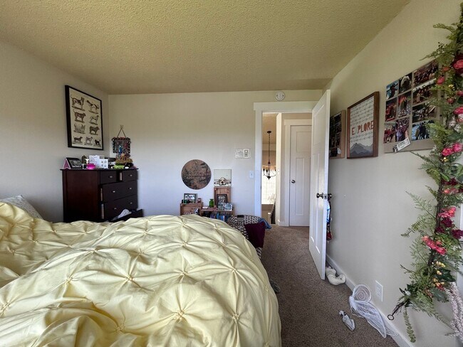 Building Photo - Large 4 Bedroom home with views of Bellingham Bay and Garage