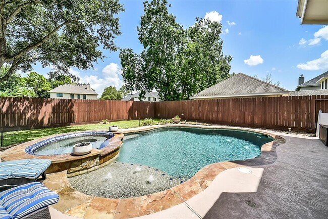 Building Photo - 3711 Pinehurst Dr