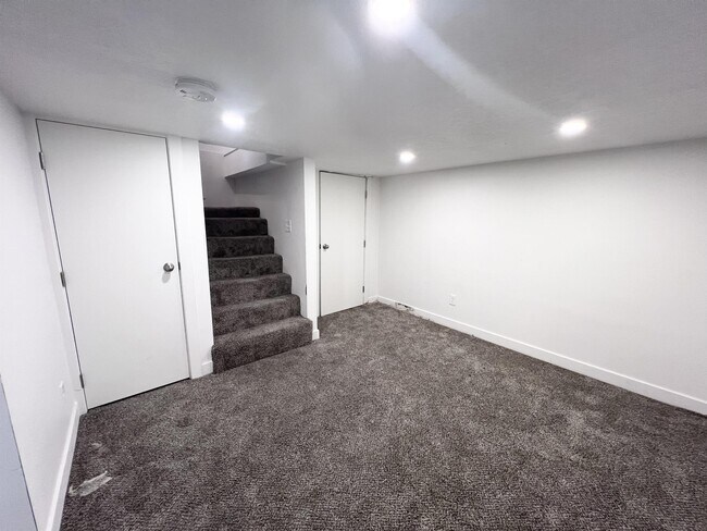 Building Photo - 778 S 400 E
