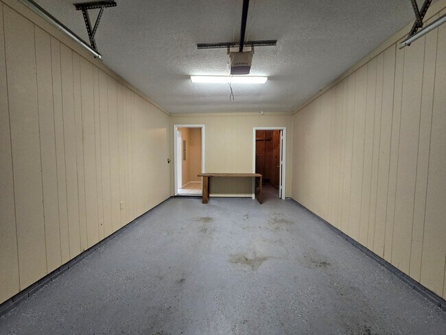 Building Photo - 1520 Crowndale Dr