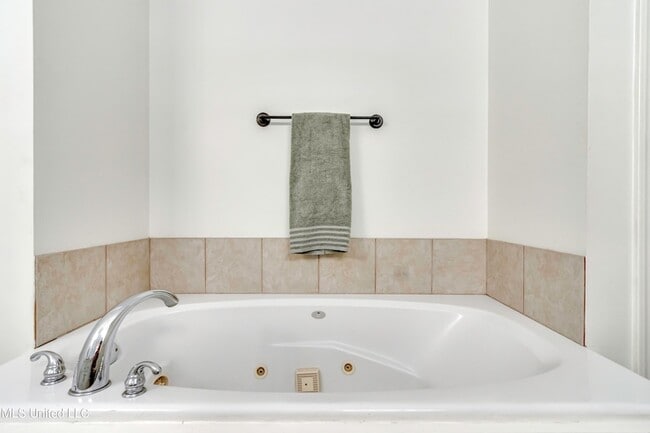 Building Photo - 120 Lennox Pl