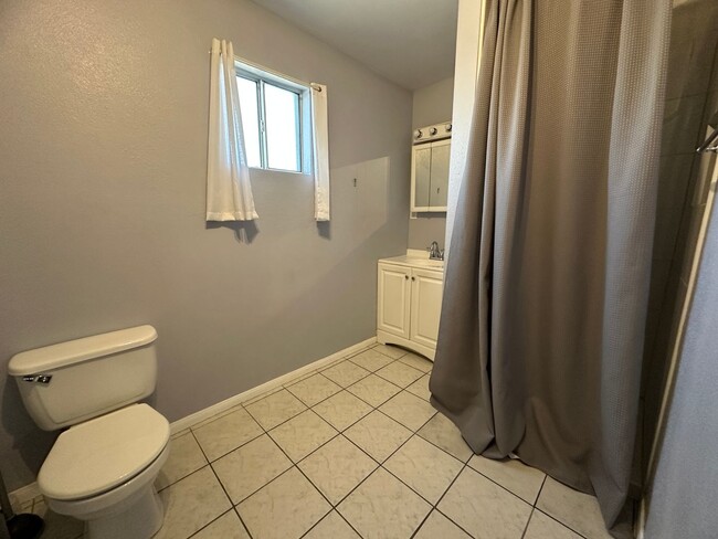 Building Photo - Cozy & Inviting