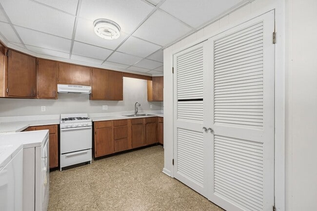 Building Photo - 125 S Clay St