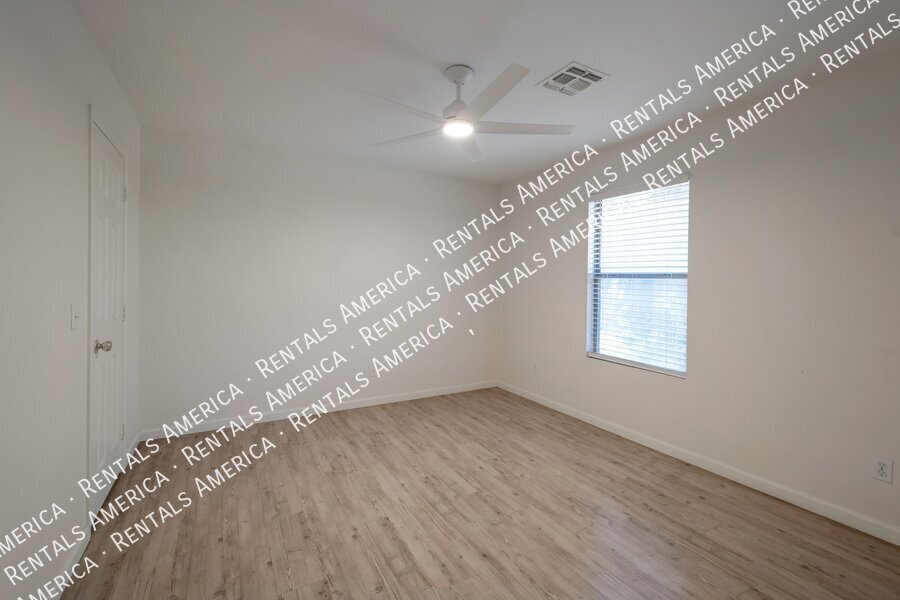 Building Photo - 10646 E Bogart Ave