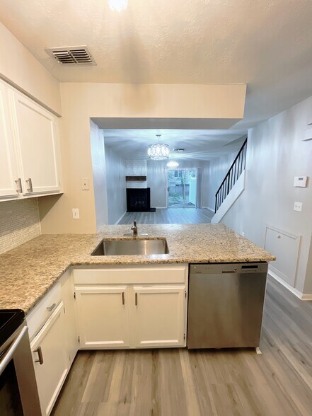 Building Photo - 11345 Regal Square Dr