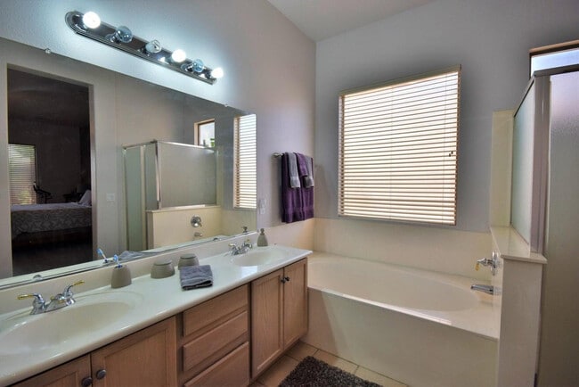 Building Photo - 483 W Carob Dr