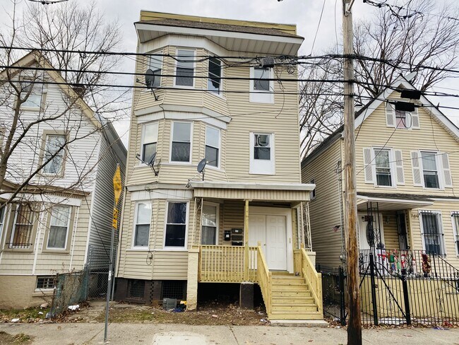 Building Photo - 791 S 15th St