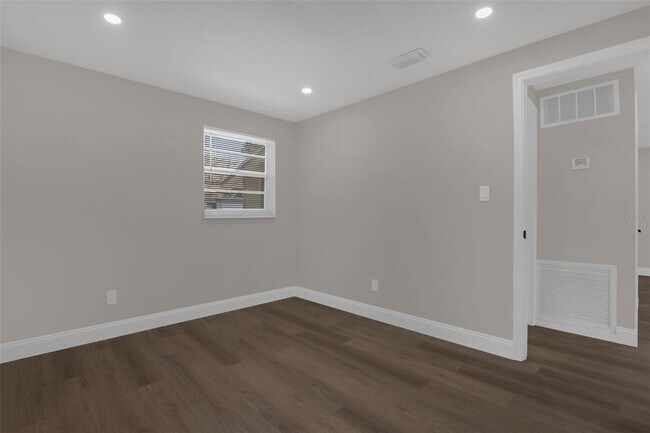 Building Photo - 518 Lavon Dr