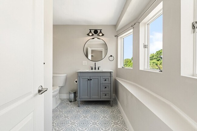 Building Photo - 159 Cowper St