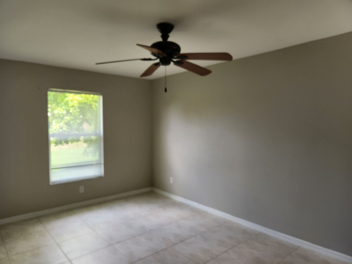 Building Photo - BEAUTIFUL 3 BR / 2 BA HOME AVAILABLE IN MIRROR LAKES