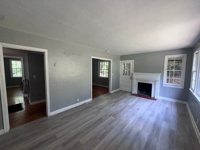 Building Photo - 1529 Charlotte Ave