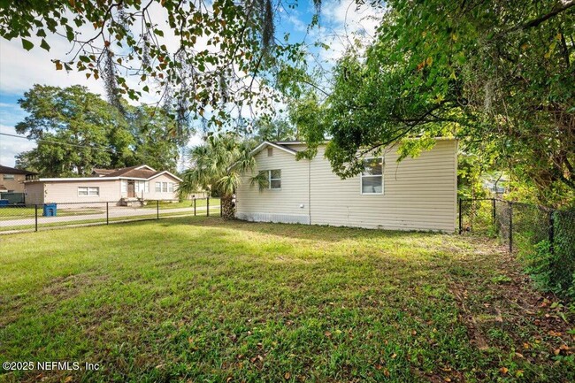 Building Photo - 1203 Lila Ave