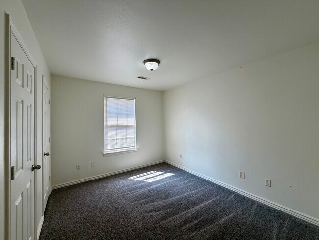 Building Photo - 297 Graystone Cir