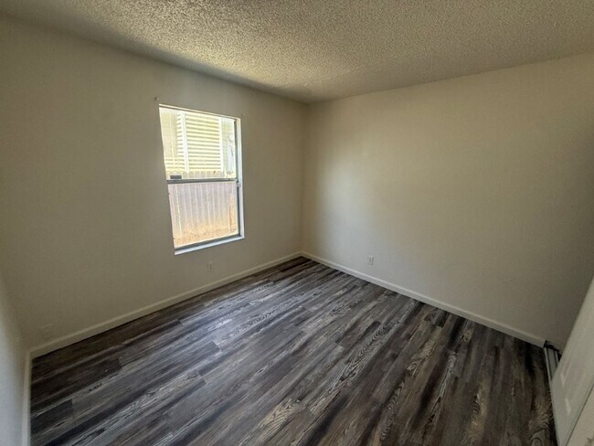 Building Photo - Rare Remodeled 5 Bedroom 2.5 Bath Tri Level in Vacaville