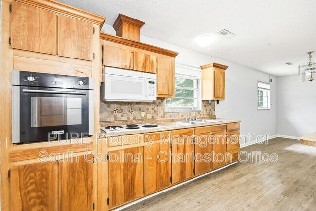 Building Photo - 628 Constant Dr
