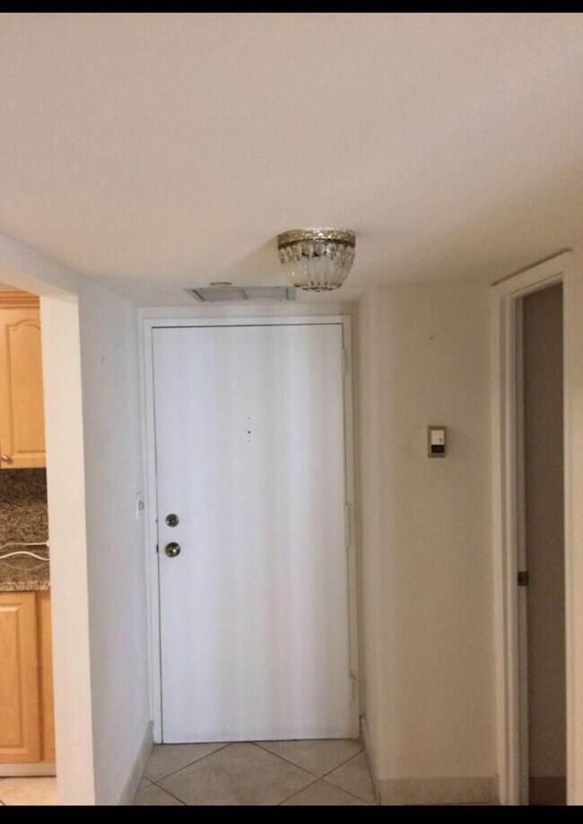 Building Photo - 1865 Brickell Ave