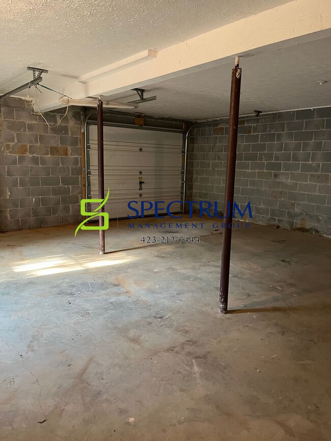 Building Photo - 2069 Lindsey Ln