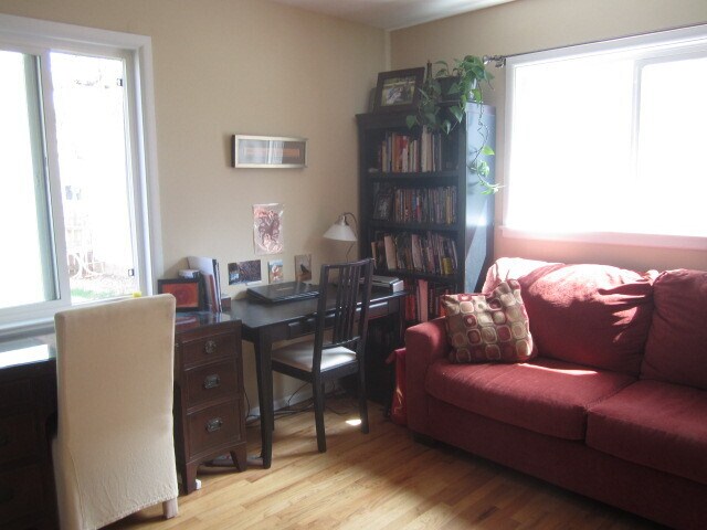 Building Photo - 3 Bed 2 Bath Martin Acres Home With Large Backyard & Flatiron Views!
