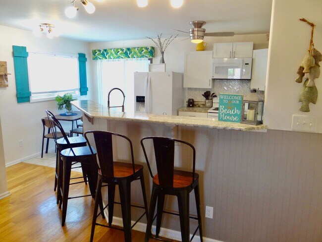 Building Photo - Furnished All-Inclusive 4bed/3bath condo a...