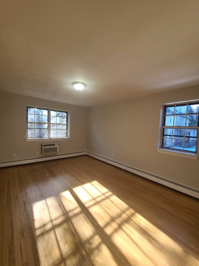 Building Photo - 534 Church Rd