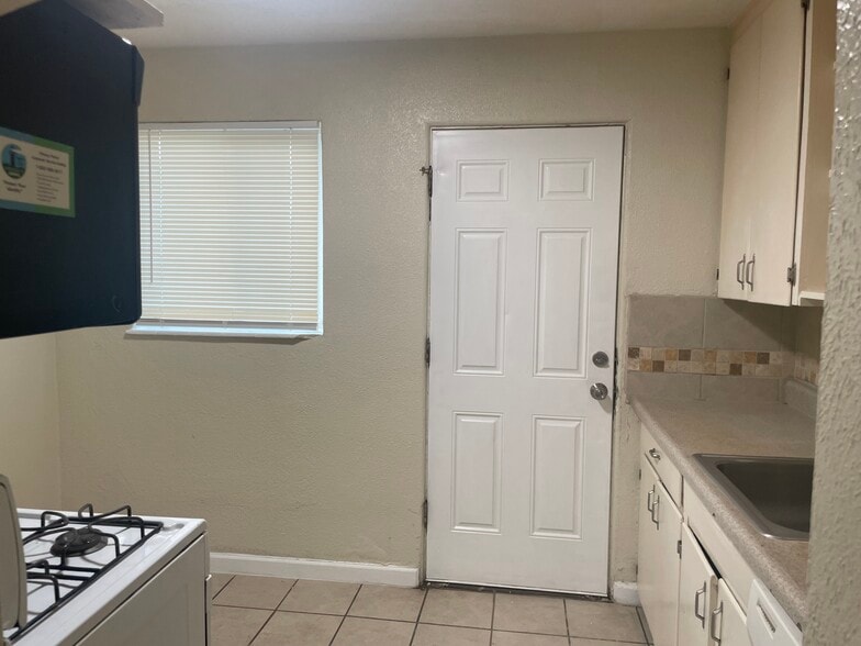 Building Photo - 1438 Clinton St