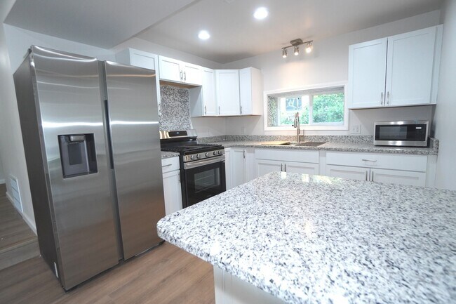 Building Photo - 5801 Juniper Ave