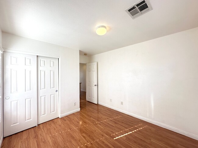 Building Photo - Sierra Valley 3 At Pinnacle Peaks