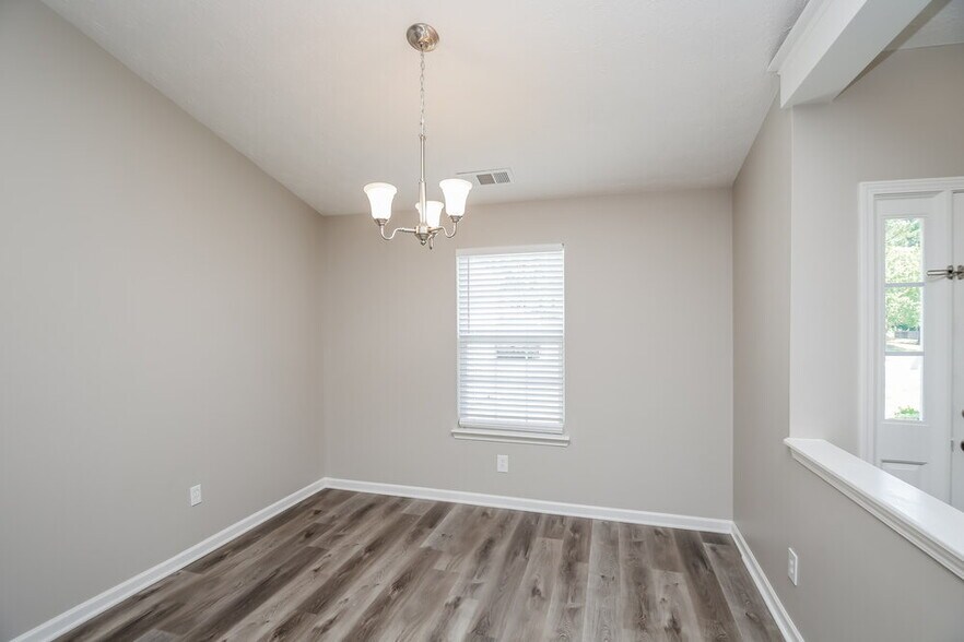 Building Photo - 372 Red Maple Way