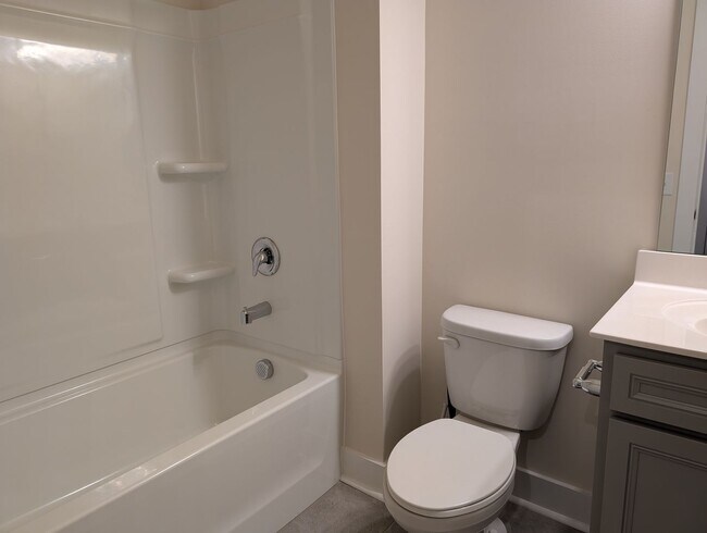 Building Photo - Georgeous townhome located in the Central ...