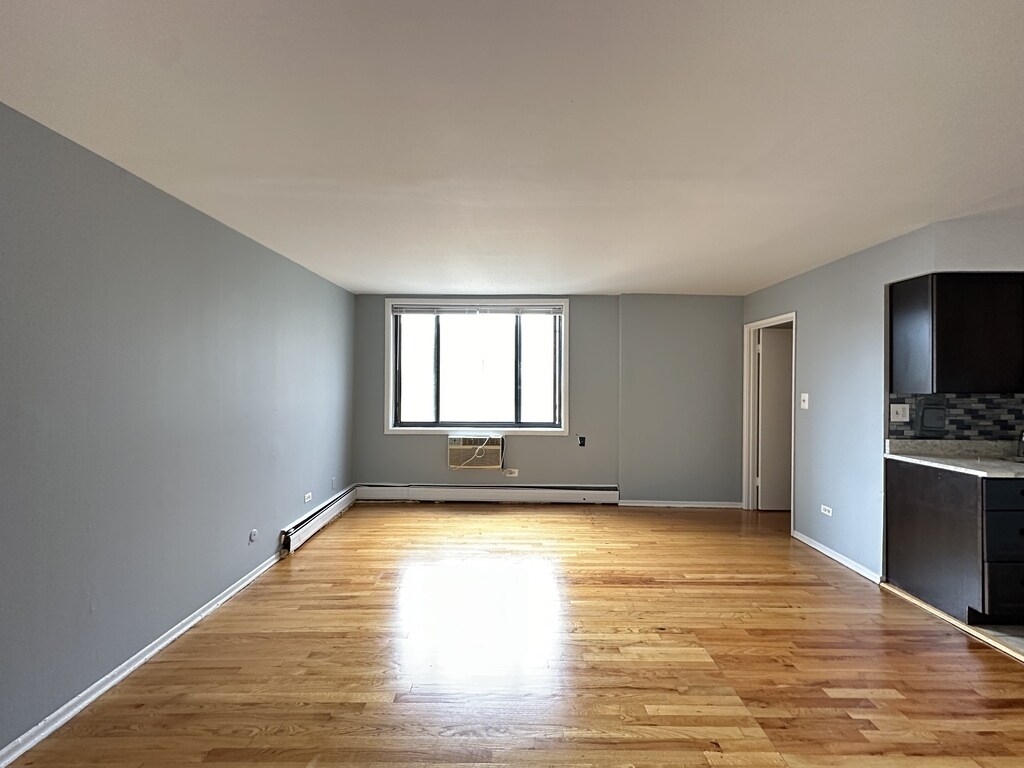 Building Photo - 1515 W Morse Ave