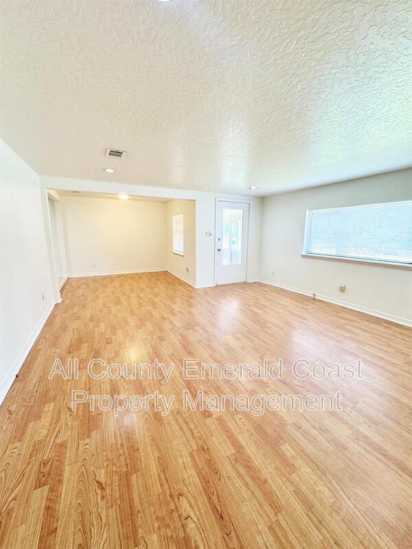 Building Photo - 733 Beach Dr
