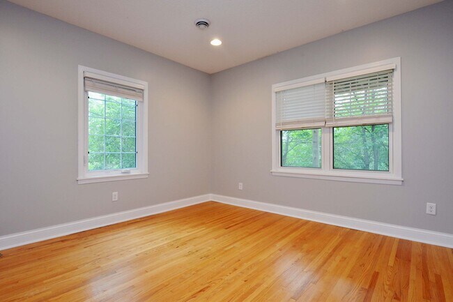 Building Photo - 3552 Irving Ave S