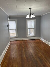 Building Photo - 144 Chapin St