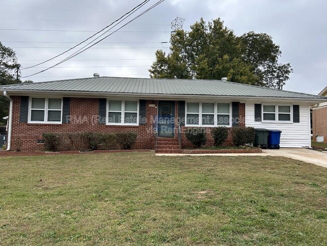 Building Photo - 411 Dora St