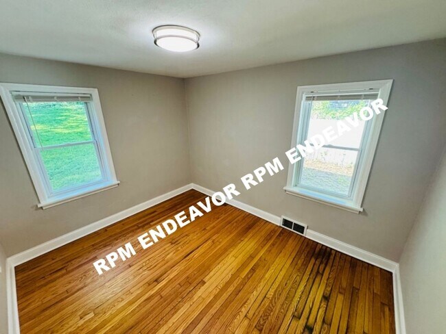 Building Photo - Modern Charm in University City: Your Ideal Rental Awaits!