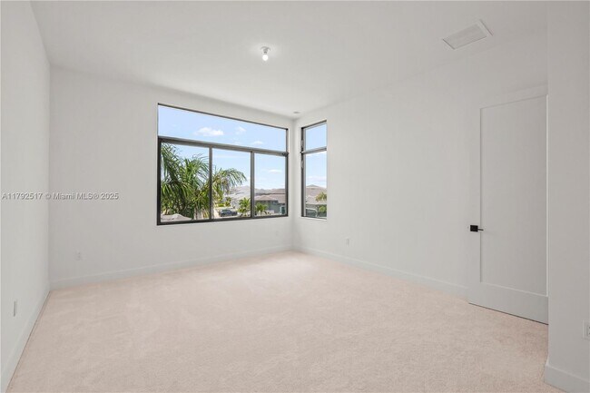 Building Photo - 12865 Wingspan Ct