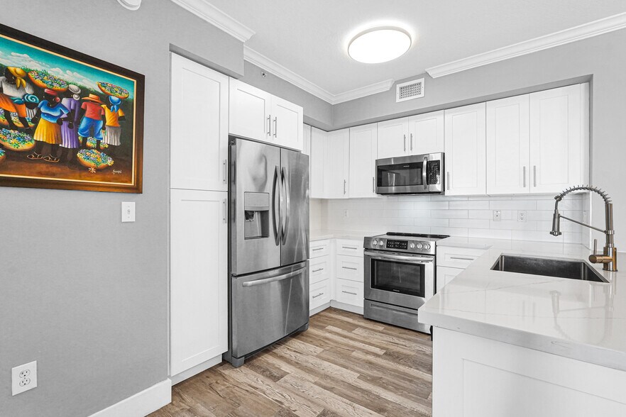 Building Photo - 6801 SW 44th St